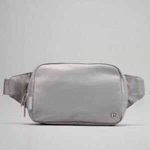 lululemon athletica Everywhere Belt Bag 2L - silver drop